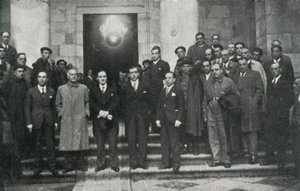 Lederen af ​​den baskiske regering (eller legendariske) Jose Antonio Aguirre og medlemmer af regeringen, Barcelona. Jubert Figueras Private Fond. af Unbekannt