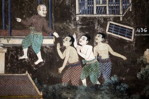 Det indre af sølvpagodens sammensatte vægge er dækket af vægmalerier, der viser historier fra Reamker, dvs. Khmer-versionen af det klassiske indiske epos, Ramayana. Nogle dele af vægmalerierne er forringet og vejrskadet. Vægmalerierne var p af Unbekannt