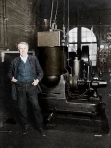 Thomas Alva Edison, amerikansk opfinder, med sin første dynamo til fremstilling af elektrisk lys, 1880