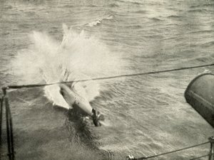 Torpedo på vej ind i vandet, 1919. af Unbekannt