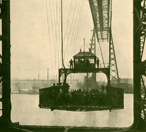 Rejsende bil, Transporter Bridge, Middlesborough, c1930. af Unbekannt