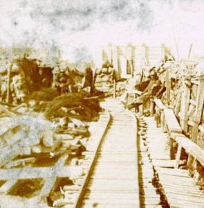 Skyttegrave og jernbanelinje, Yser syd, Diksmuide, Belgien, c1914-c1918 af Unbekannt