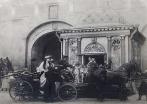Tsarina Alexandra Fyodorovna besøger det iberiske kapel, Moskva, Rusland, 1900-tallet af Unbekannt