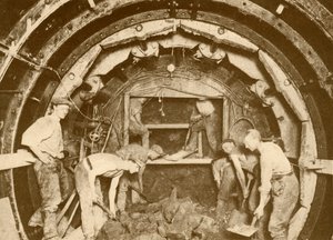 Tube Tunnel Excavation ved hjælp af Greathead Boring Shield, c1930. af Unbekannt