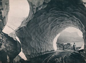 Tunnel durch Schnee, Hauklid Pass, 1914 von Unbekannt