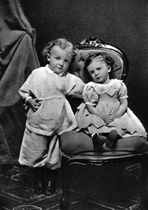 Vladimir Ilich Lenin, russisk bolsjevikisk revolutionær leder, 4 år, med sin søster Olga, 1874 af Unbekannt