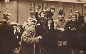 Wales Knows How To Cheer, 1936 1937 af Unbekannt