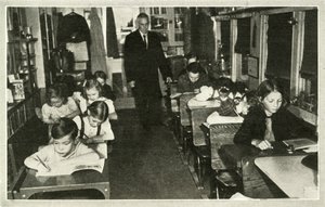 Når Skolen kommer til Børnene - Omrejsende skoler giver en grundig moderne undervisning til af Unbekannt