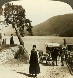 Når sødamperen anløber Tinoset-molen - udsigt over Tinsjo til bakkerne, Norge, c1905. af Unbekannt