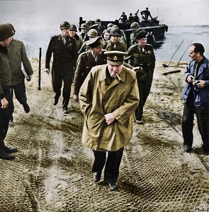 Winston Churchill på tværs af Rhinen. Udad til Tyskland! Onwards to Victory!, 1945 af Unbekannt