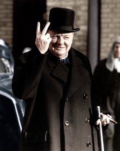 Winston Churchill laver sit berømte V for Victory-tegn, 1942 af Unbekannt