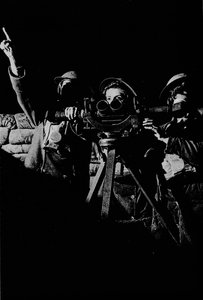 Kvinder på vagt på et luftværnsbatteri, 1943 af Unbekannt