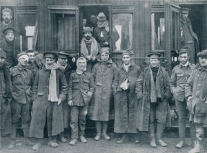 Sårede engelske tropper på vej til et basehospital, c1914 af Unbekannt