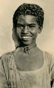 Ung pige, c1918-c1939. af Unbekannt