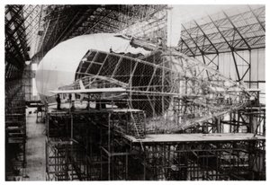Zeppelin LZ 126 under opførelse, Friedrichshafen, Tyskland, 1924 1933 af Unbekannt