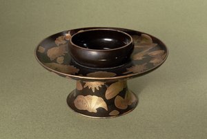 Kopholder med Nashiji-dekoration (teknik, hvorved uregelmæssigt formede og adskilte stykker guldfolie ligger under overfladen), japansk, 1800-tallet