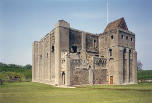 Udvendigt billede af holdene, Castle Rising, Norfolk, bygget c.1138 af Unbekannt Unbekannt