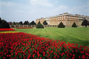 Hampton Court Palace i foråret af Unbekannt Unbekannt