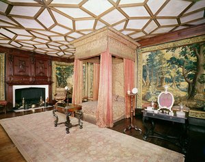Ophæng og betræk af rød satin og sølvvævsapplikation, fra Spangled Bedroom, ca. 1619-20