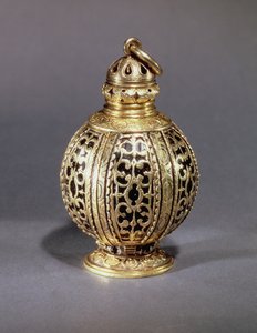 Pomander, dekoreret med forjaget rulleværk omsluttende sort emalje, sølvforgyldt, sandsynligvis engelsk, ca. 1580