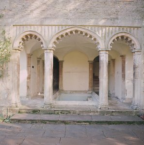 Udsigt til det ydre af Bath House, Corsham Court, Wiltshire af Unbekannt Unbekannt