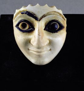 Et hoved af en figur fra Nini-zaza-templet, Mari, 2600 f.Kr. (alabaster og lapis lazuli) af Unbekannt