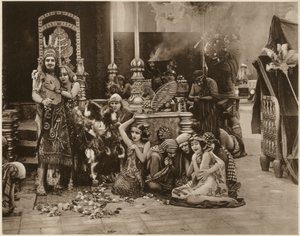 Alfred Paget, Seena Owen, scene fra 