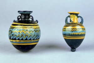 Amforaer, sandsynligvis senhellenistisk, ca. 2.-1. århundrede f.Kr. (farvet glas) af Unbekannt