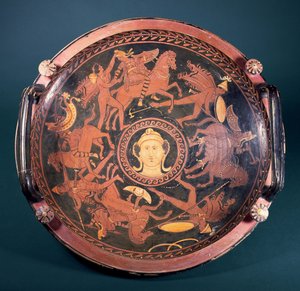 Apuliens rødfigur patera med scener af grækerne, der kæmper mod Amazonerne, græsk, lavet i det sydlige Italien, 4. århundrede f.Kr., tilskrevet Baltimore-maleren (keramik) af Unbekannt