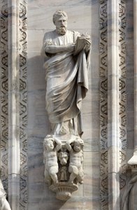 Arkitektur: statue af St. Mark af Donato Carabelli (1811). Detalje af facaden af katedralen (kuppel eller duomo) i Milano Italien af Unbekannt