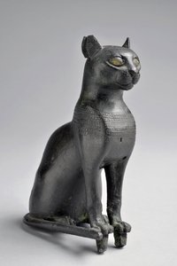Bastet. Statuette bronzeform (metal). Lav epoke (750-332 f.Kr.) Egypten - Dim i cm 13 - Inventar nummer 735, Musee d