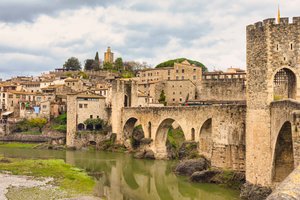 Besalu, Girona-provinsen, Catalonien, Spanien., 2018 (foto) af Unbekannter Künstler