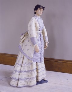 Travl kjole af alpaca med kædetryk, ca. 1872-4 af Unbekannt