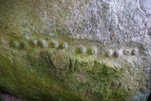 Overdækket Alle af Kerguntuil, Dolmen