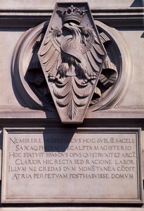 Crest på Wawel Royal Castle i Krakow. Polen af Benjamin Baud
