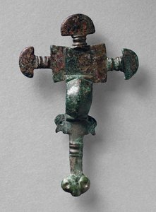Korsformet broche, fra Haslingfield, Cambridgeshire, angelsaksisk (kobberlegering) af Unbekannt