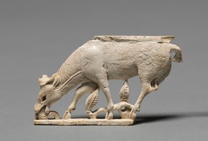 Dekorativ plakette: Browsing Stag, 900-800 f.Kr af Unbekannt