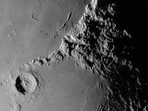 Eratosthenes-krateret, c 2005-2006 af Unbekannt