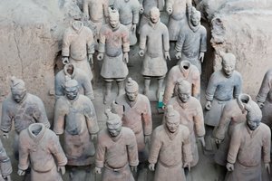 Første pit; stående krigerfigurer; Kejser Qin Shi Huang Mausoleum; Terracotta hær; Xi