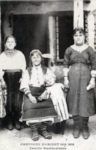 Grækenland, Makedoine: portræt af en makedonsk familie - Postkort 1914-1918 af William M. Timlin