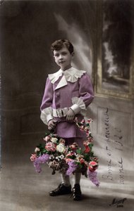Godt nytår lykønskningskort: Et barn holder en kurv med blomster - Postkort dateret 1920 af Unbekannt