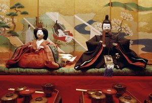 Hina-dukker, lavet i washi, traditionelt japansk papir, iført raffineret, elegant tøj, adelig eller kongelig familie fra Heian-perioden, Kurashiki, japansk civilisation