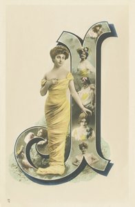 J : fotoportræt af en kvinde stående med en gul drapering af Unbekannt