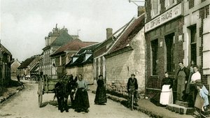 Les Comptoirs Français, en fødevarefilial, i Remy, ca. 1900 og 1914 af Benjamin Baud