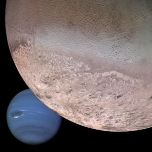 Montage af Neptun og dets måne Triton (digitalt billede) af Unbekannt
