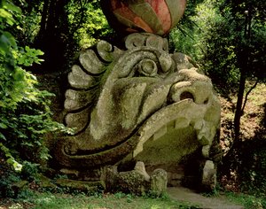 Munden af en fantastisk hule i form af et monsterhoved, fra Parco dei Mostri (Monster Park) haver anlagt mellem 1550-63 af hertugen af Orsini, til design af Giacomo Barozzi da Vignola (sten) (foto) af Unbekannt