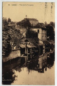 Normandiet, Calvados (14), Lisieux: huse på kanten af Touques - Postkort dateret 1934 af William M. Timlin