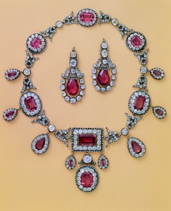 Del af en antik spinel- og diamantparure bestående af diadem, hårpynt, halskæde og ørehængere af Unbekannt
