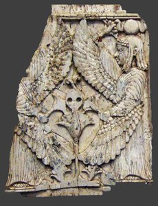 Plade, der viser bevingede væsner, Nimrud, Mesopotamien, 8.-7. århundrede f.Kr. af Unbekannt