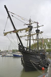Replika af Magellans båd "Neo Victoria" under den første jordomsejling af Unbekannter Künstler
